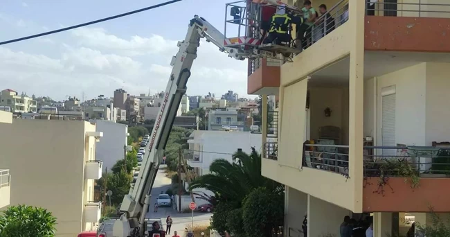 ΦΩΤΙΑ ΠΟΛΥΚΑΤΟΙΚΙΑ