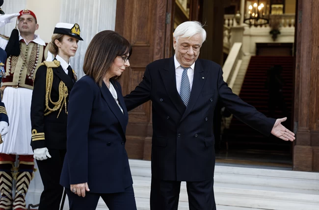 Η Κατερίνα Σακελλαροπούλου επισήμως στο Προεδρικό Μέγαρο - Μήνυμα για κορονοϊό και προσφυγικό