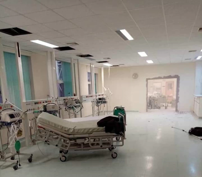 Αλεξανδρούπολη: Γκρεμίζουν τοίχους στο νοσοκομείο για να φτιάξουν ΜΕΘ - "Ο Θεός να μας λυπηθεί"