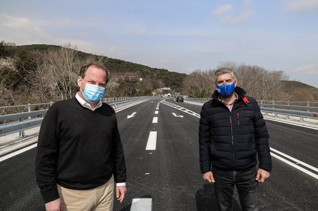 Παραδόθηκε στην κυκλοφορία η γέφυρα Πηνειού στα Τέμπη