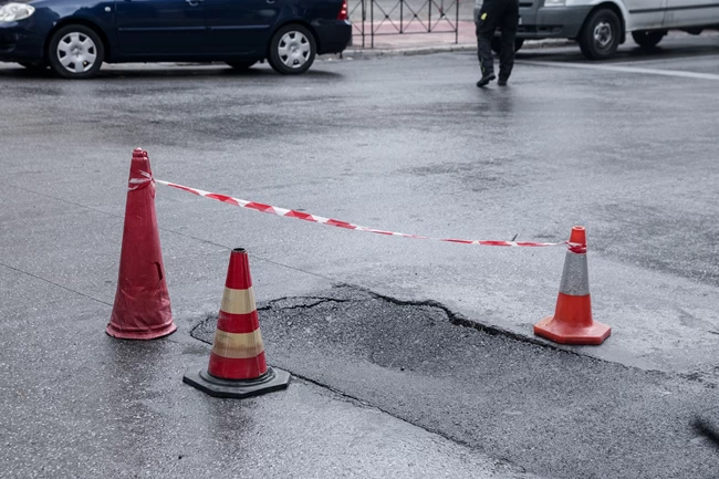 ΚΑΘΙΖΗΣΗ ΤΟΥ ΟΔΟΣΤΡΩΜΑΤΟΣ ΣΤΗΝ ΠΕΙΡΑΙΩΣ