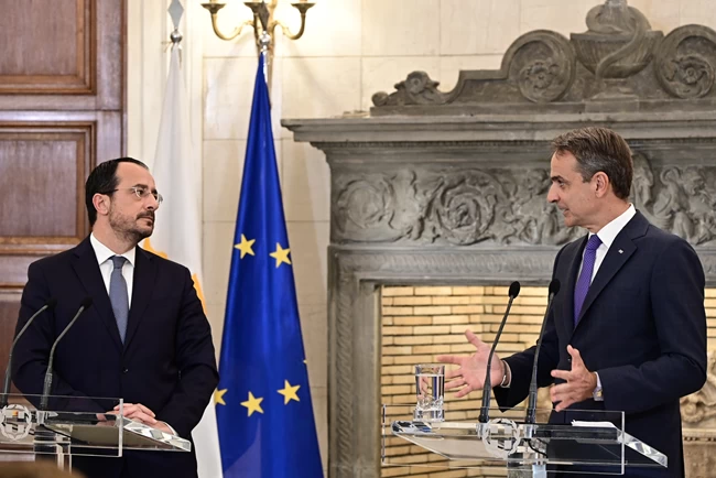 FAZ: Γιατί η Κύπρος φοβάται την προσέγγιση Άγκυρας-Αθήνας- Το κυπριακό στο ράφι