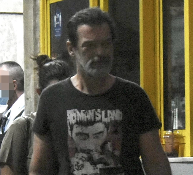 Κωνσταντίνος Καζάκος: Συντετριμμένος στην πρώτη δημόσια εμφάνιση μετά τον θάνατο του πατέρα του