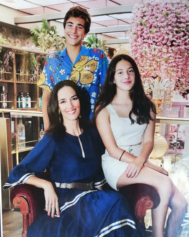 Νόνη Δούνια