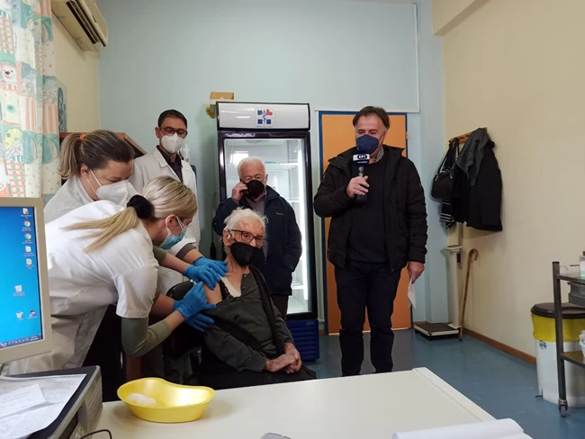 Γιαγιά Εμβόλιο