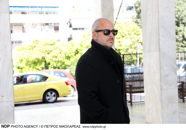 Συγκίνηση στο τελευταίο αντίο στη Ρένα Κουμιώτη - Ποιοι έδωσαν το παρών [εικόνες]