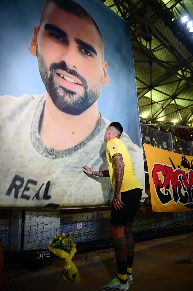 Μιχάλης Κατσουρής ΑΕΚ λουλούδια