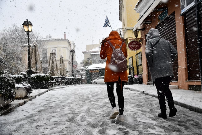 Υποχωρεί από το μεσημέρι η κακοκαιρία "Ελπίς": Πού θα είναι έντονα πάλι τα φαινόμενα