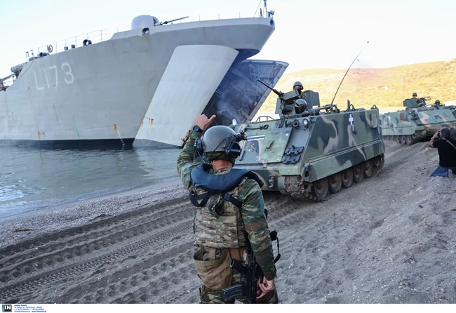 Στρατιωτική άσκηση - μήνυμα στην Τουρκία: Έλληνες και Γάλλοι κομάντος ανακαταλαμβάνουν νησί - Εντυπωσιακές εικόνες