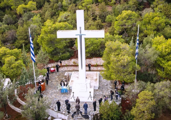 ΦΛΩΡΟΣ ΠΕΣΟΝΤΕΣ ΝΑΥΤΙΚΟΎ