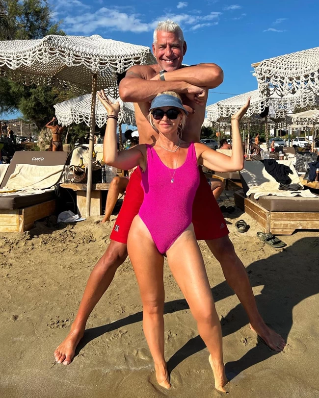 Μαρία Μπεκατώρου: Δείχνει το σώμα της με ροζ ολόσωμο μαγιό χωρίς φίλτρα και ρετούς