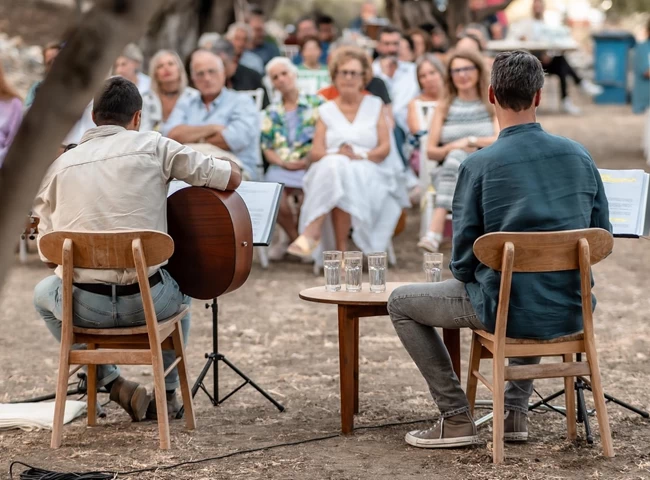 Η Μαρία Πολυκρέτη στο TheTOC για την πολιτιστική πρωτοβουλία "Μια βραδιά κάτω απ' την ελιά" και το μέλλον της Νάξου