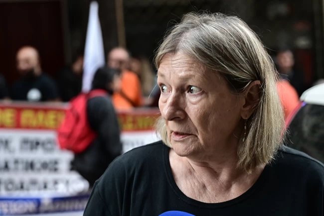 Κυψέλη: Άνεργη κινδυνεύει να χάσει το σπίτι της για χρέος 40.000 ευρώ - Διαμαρτυρία του ΠΑΜΕ για την έξωση [βίντεο]