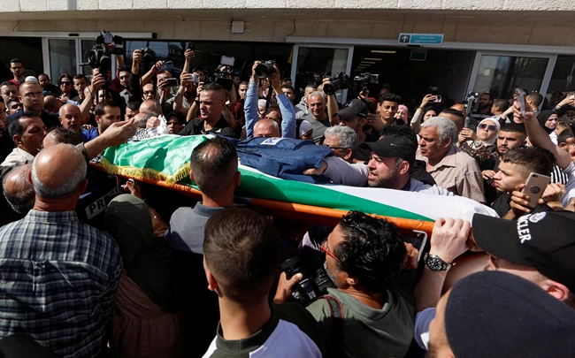 Κατακραυγή για την δολοφονία της Παλαιστίνιας δημοσιογράφου του Al Jazeera από ισραηλινούς στρατιώτες [εικόνες]