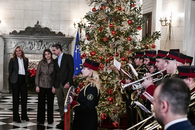 Κυριάκος Μητσοτάκης: Το Χριστουγεννιάτικο μήνυμά του στο Facebook - Πρότεινε βιβλία για τις γιορτές