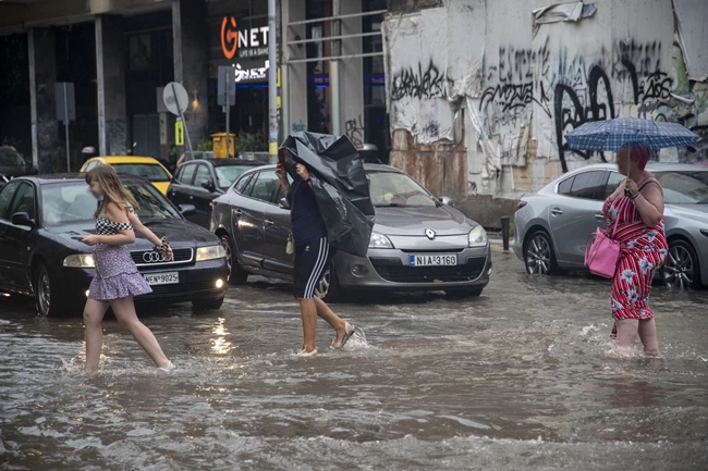 Έρχεται η πρώτη φθινοπωρινή κακοκαιρία τις επόμενες ημέρες - Θα βρέχει παντού εκτός από τον... Εβρο