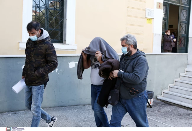 Μοσχάτο: Τα "έριξε" στις "Άγριες Μέλισσες" ο καθηγητής μετά την καταδίκη - Τι είπε για το "μας φούντωσες" στη 12χρονη