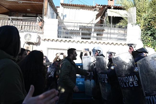 ΕΞΩΣΗ ΑΝΩ ΠΕΤΡΑΛΩΝΑ