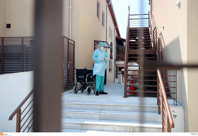 Κορονοϊός: Αγωνία για τα 32 κρούσματα στο γηροκομείο του Αγίου Παντελεήμονα - Ηχηρό καμπανάκι Τσιόδρα