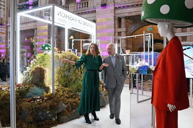 Στέλλα Μακάρτνεϊ: Η απίθανη εμφάνιση στη COP26 με Green Horse ζακάρ φόρεμα