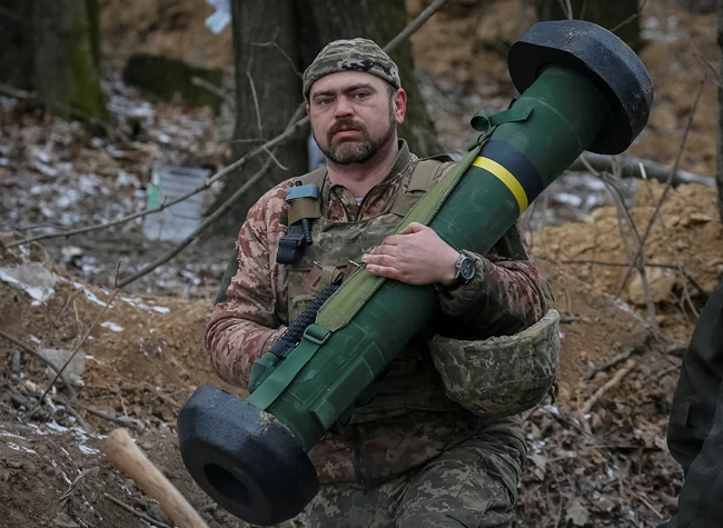 Ουκρανός στρατιώτης με Javelin