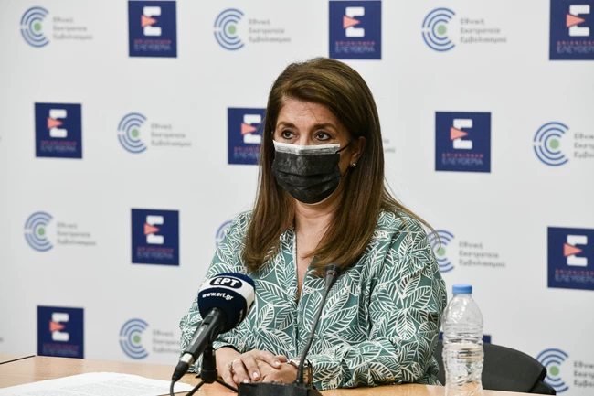 Γιατί οι λοιμωξιολόγοι αποφάσισαν να μη "βάλουν" ακόμη μουσική στα καταστήματα - Οι επόμενες κινήσεις