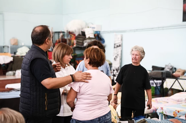 Η Κατερίνα Σακελλαροπούλου επισκέφθηκε τις πληγείσες από τις πλημμύρες περιοχές σε Καρδίτσα και Βόλο