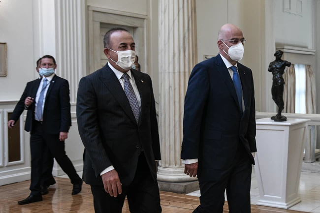 "Συγχαρητήρια Μεβλούτ": Πώς η Αναντολού Εφές ένωσε Δένδια και Τσαβούσογλου