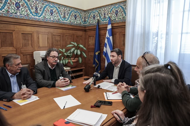 ΑΝΔΡΟΥΛΑΚΗΣ ΤΡΙΤΕΚΝΟΙ