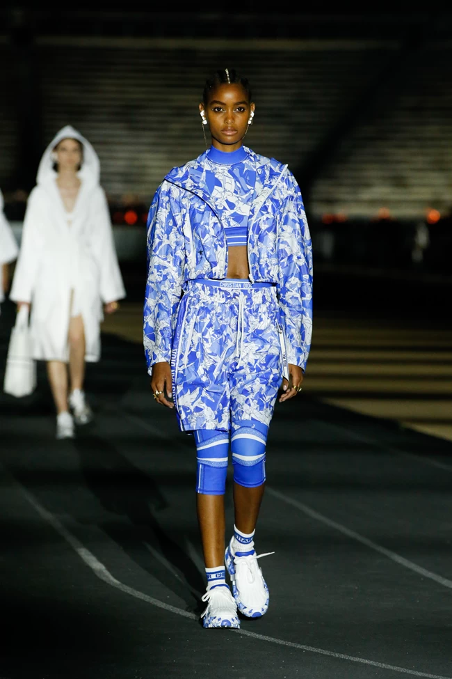DIOR