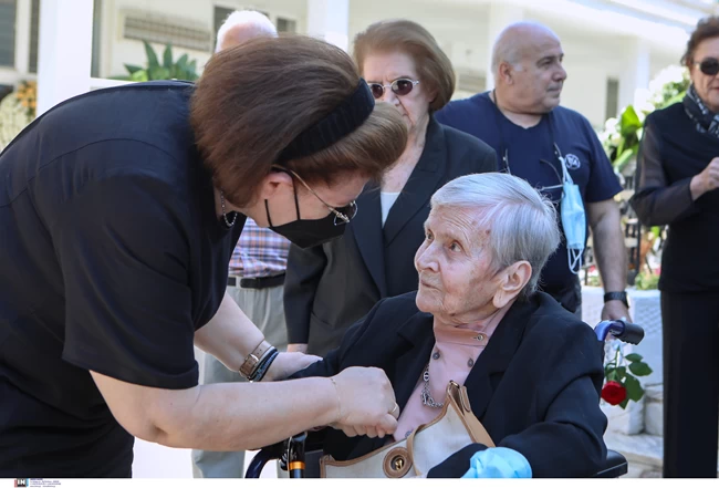 κηδεια μαρινα λαμπρακη