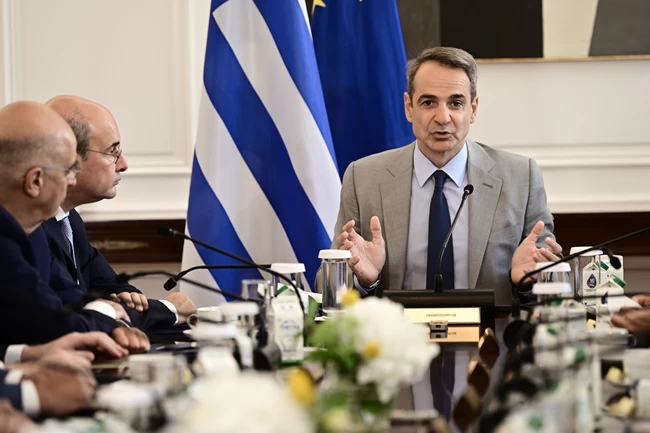Μητσοτάκης στο Υπουργικό για τις φωτιές: Δύσκολες και οι επόμενες ημέρες, παραμένουμε σε επιφυλακή, δεν υπάρχει μαγική άμυνα
