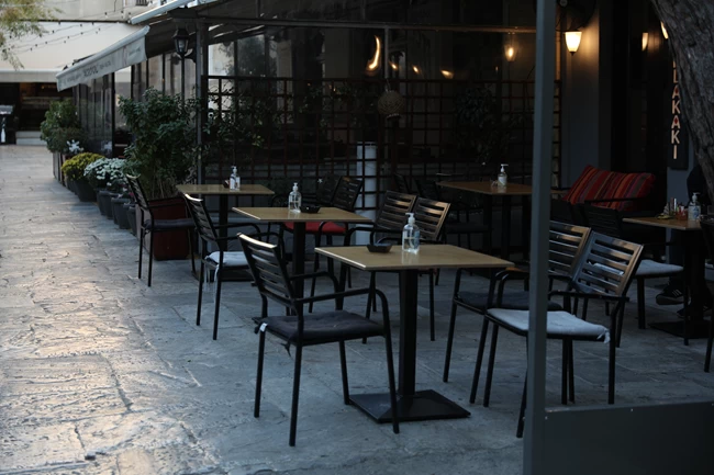 Σπείρα είχε ρημάξει καφετέριες και μπαρ στα Νότια προάστια - Τους έπιασαν στα πράσα