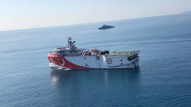 "Oruc Reis": Έδωσε στίγμα το τουρκικό ερευνητικό - Πόντιση καλωδίων υποδηλώνει η ταχύτητά του