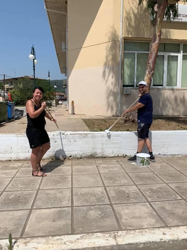 Χαλκιδική: Έλαμψε το Στρατώνι - Εθελοντές από όλη την Ευρώπη έπιασαν βούρτσες σκούπες και πινέλα ζωγραφικής [εικόνες]