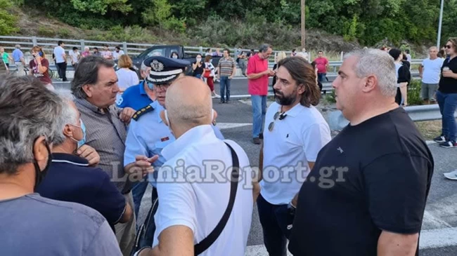 Διαμαρτυρία Καμένα Βούρλα