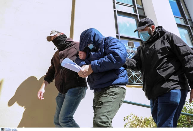 Ριφιφί στις "χρυσές" θυρίδες: Αμφισβητεί τα στοιχεία ο Γκουρούσης και ζητά τεχνικό σύμβουλο - Στο πλευρό του ως μάρτυρας η Καμπουρέλη