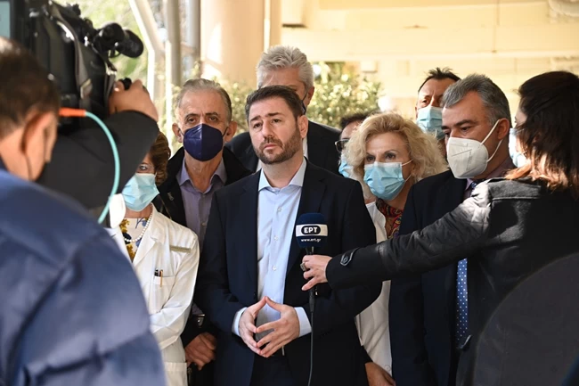 Νίκος Ανδρουλάκης στο νοσοκομείο "Σωτηρία"