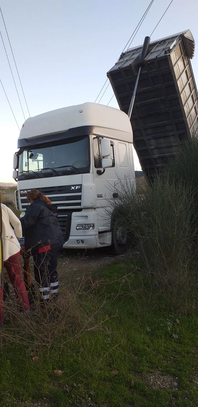 Τραγικό ατύχημα στην Καλαμπάκα: Το ρεύμα κεραυνοβόλησε οδηγό φορτηγού