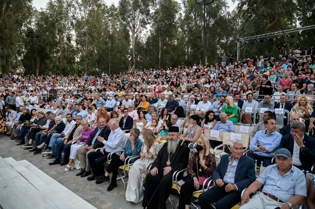 Σταύρος Ξαρχάκος - Ηρώ Σαΐα: Με τα δίδυμα παιδιά τους στην τιμητική βραδιά για τον καταξιωμένο μουσικοσυνθέτη