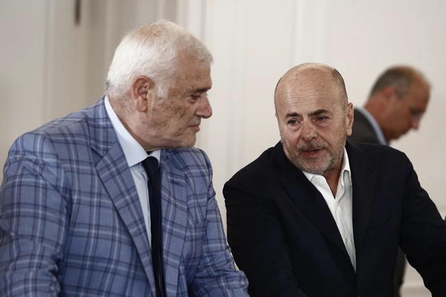 Μαξίμου συσκεψη