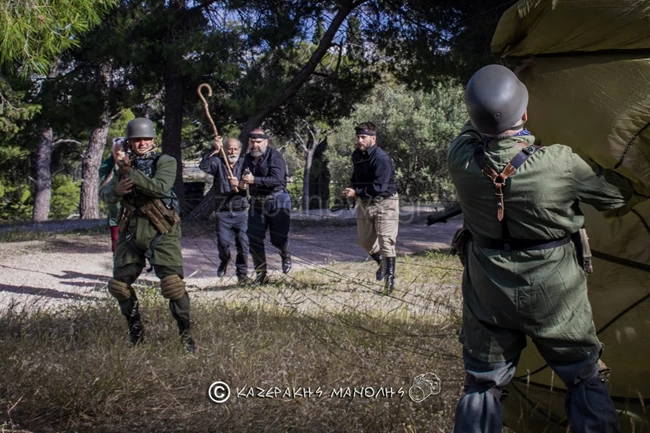 Αναβίωσαν τη Μάχη της Κρήτης στο πάρκο "Αντώνης Τρίτσης" με εντυπωσιακή αναπαράσταση [εικόνες]