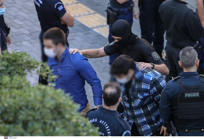 Ισόβια και 15 χρόνια για τους δολοφόνους της Ελένης Τοπαλούδη - Κανένα ελαφρυντικό, ένταση στη δίκη
