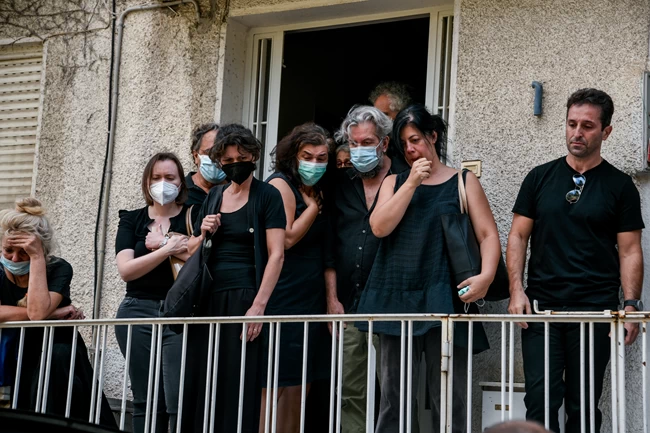 Μίκης Θεοδωράκης: Συγκινητικός αποχαιρετισμός με χειροκροτήματα - Τριήμερο εθνικό πένθος - Η επιθυμία του να ταφεί στα Χανιά