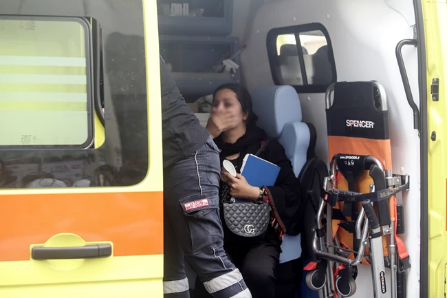 Φωτιά στη Θεσσαλονίκη: Διασωλήνωσαν δύο άτομα μέσα στο ασθενοφόρο - Νοσηλεύονται ακόμη εννέα, ανάμεσά τους παιδιά