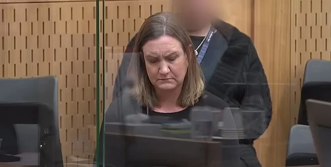 Πάλευε για 10 χρόνια να γίνει μητέρα - Απέκτησε τρία παιδιά αλλά τώρα κάθεται στο εδώλιο για τριπλή παιδοκτονία