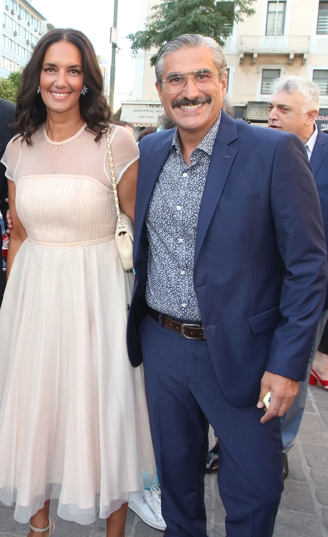 Νόνη Δούνια: Σαν αδελφές με την κούκλα 17χρονη κόρη της - Μαμά και κόρη στην Αθήνα με black and white