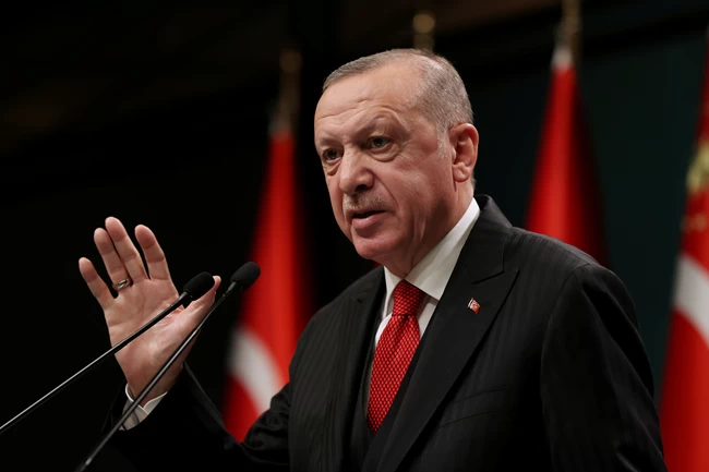 Ο Ερντογάν δηλώνει αναστατωμένος αλλά απειλεί: Οι κυρώσεις από ΗΠΑ ή ΕΕ δεν θα μας αποτρέψουν