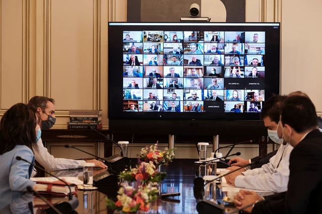 Κορονοϊός - Μητσοτάκης: Ανοιχτά τα καταστήματα στις "κόκκινες" περιοχές