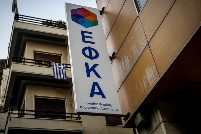 Ο ΕΦΚΑ στο... χακί: Και ο Στρατός στη "μάχη" για την έκδοση εκκρεμών συντάξεων με 24 φαντάρους